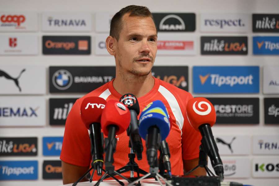 Mikovič v rozhovore s novinármi. Mikovič v rozhovore s novinármi.
