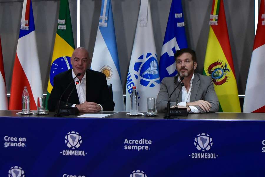 Gianni Infatino e Alejandro Domínguez em encontro no Paraguai
