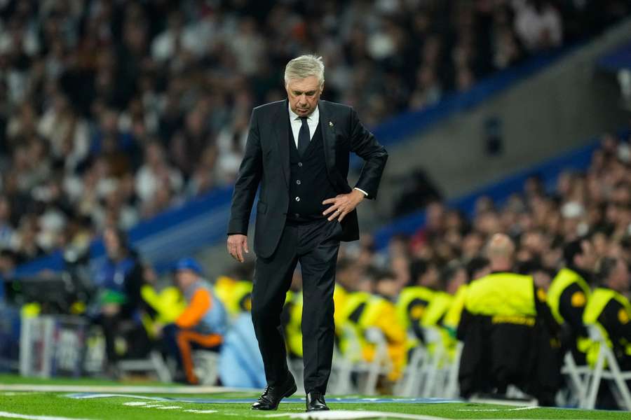 Ancelotti, cabizbajo durante el partido.