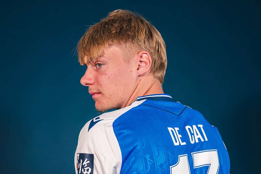 Nathan De Cat s číslem 17 na zádech.