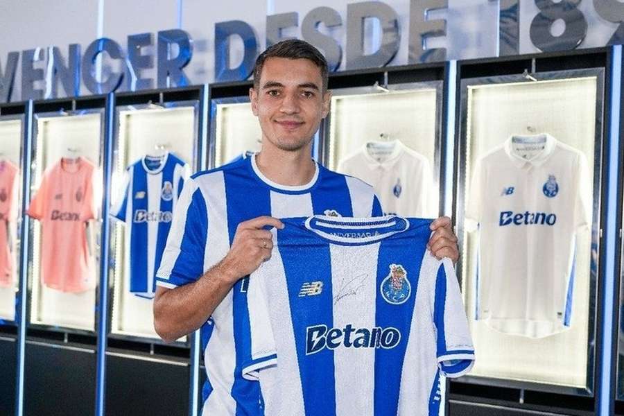 Kiwior com a camisola do FC Porto