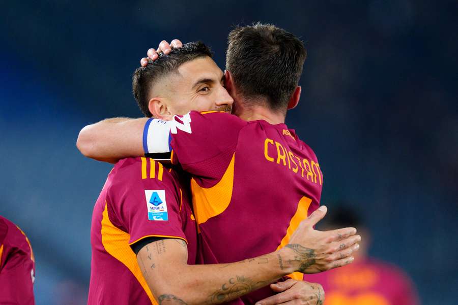 L'abbraccio tra Cristante e Pellegrini