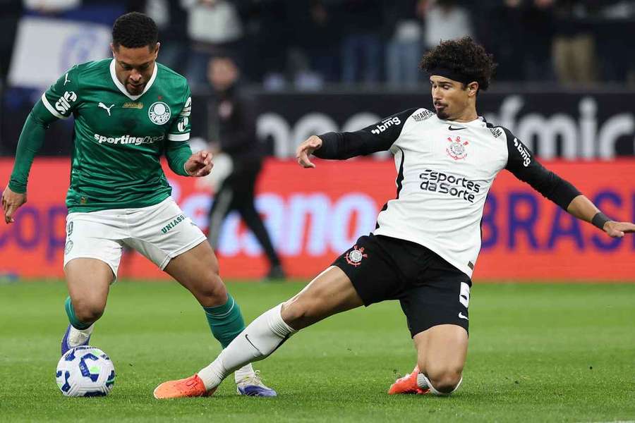 O Timão levou a melhor no jogo da primeira mão