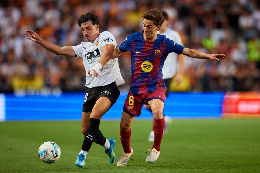 Diego López, ante Gavi en el Valencia-Barça Diego López, ante Gavi en el Valencia-Barça