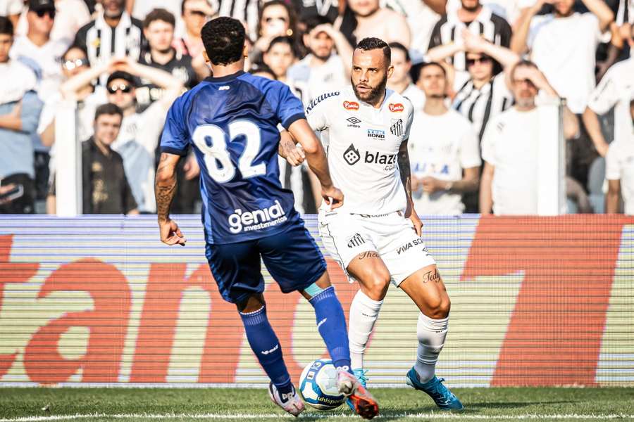 Guilherme perdeu um pênalti contra o Avaí no segundo tempo