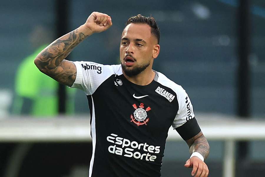 Maycon celebra primeiro gol do Corinthians contra o Vasco, em São Januário Maycon celebra primeiro gol do Corinthians contra o Vasco, em São Januário