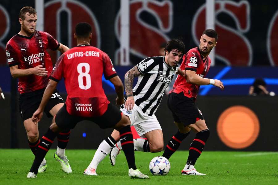 AC Milan zremisował z Newcastle na San Siro w inauguracyjnym meczu Ligi Mistrzów