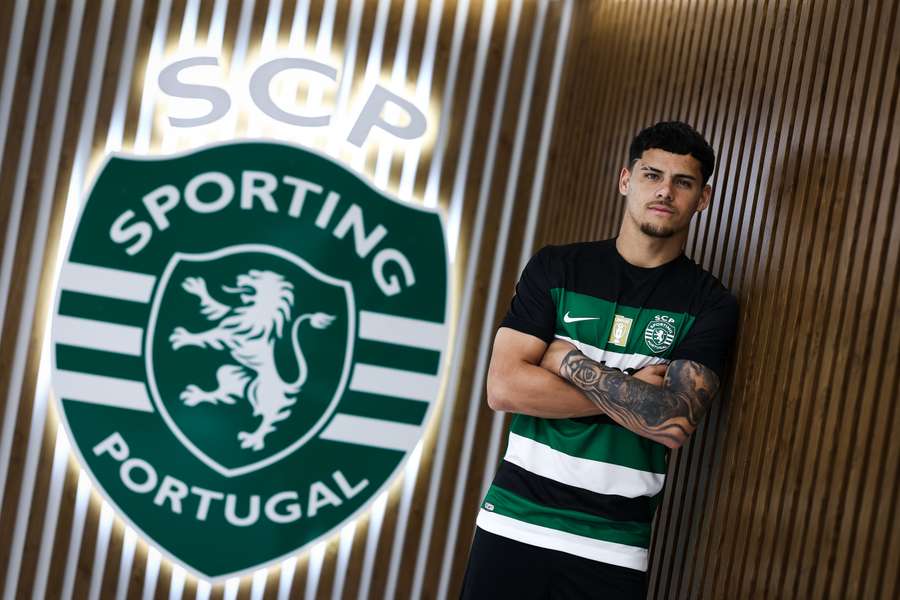 Maxi Araújo oficializado pelo Sporting