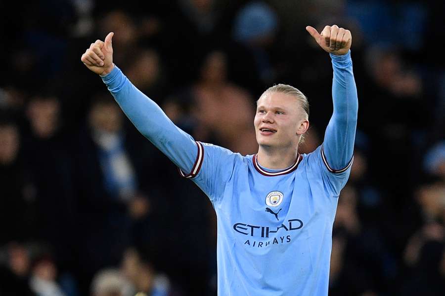 Atacantul lui Manchester City, Erling Haaland, sărbătorește