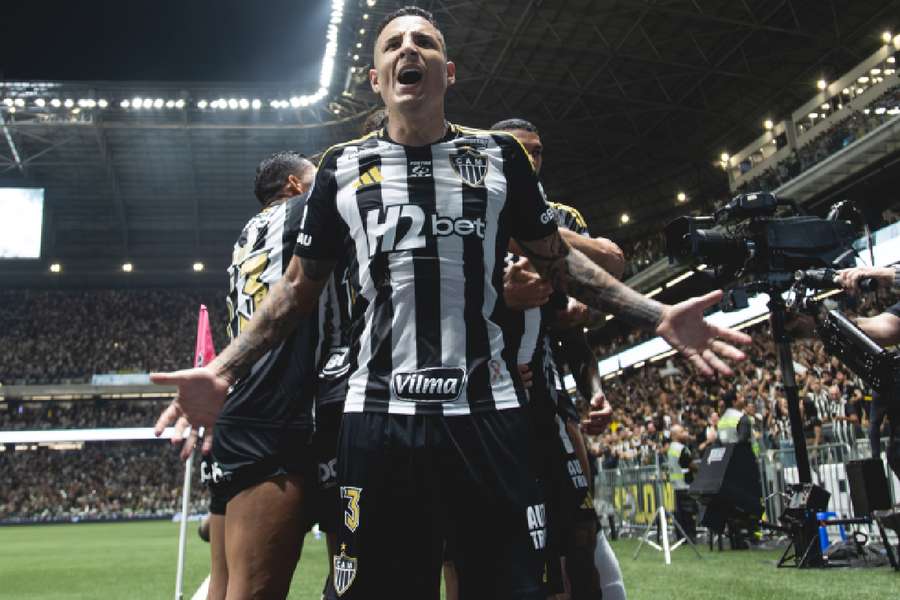 Arana fez o primeiro gol do Galo na partida Arana fez o primeiro gol do Galo na partida
