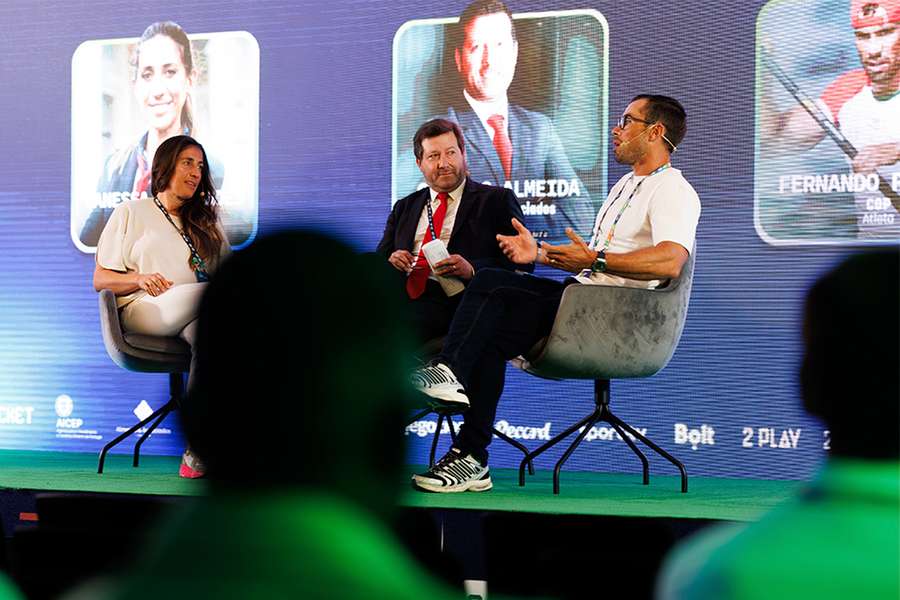 Vanessa Fernandes e Fernando Pimenta durante um painel da ExpoFut Vanessa Fernandes e Fernando Pimenta durante um painel da ExpoFut