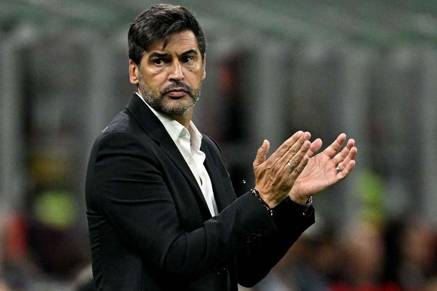 Paulo Fonseca applaude i suoi giocatori nella vittoria contro il Venezia