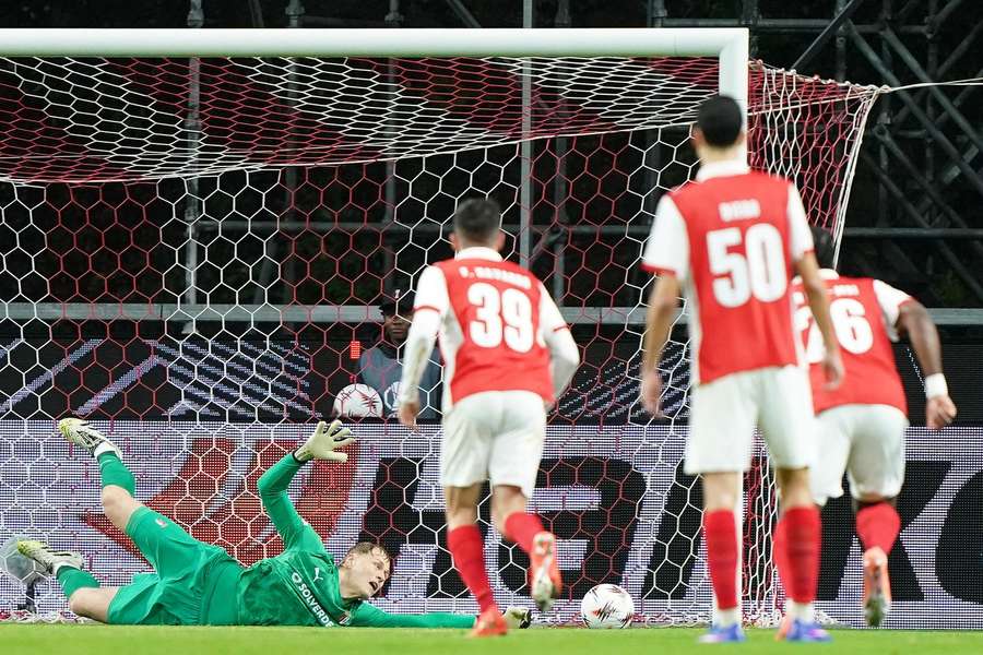 Horníček zastavil i penaltu.