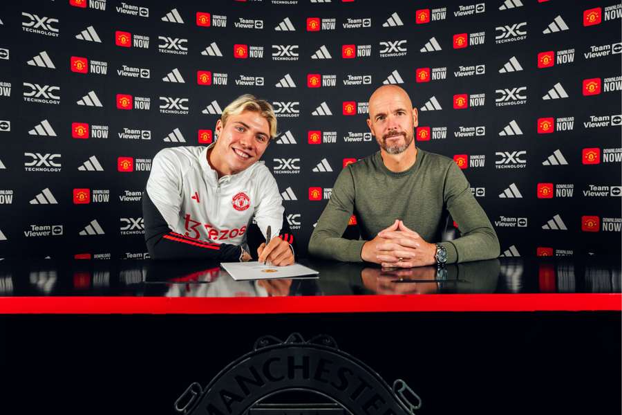 Hojlund alongside Ten Hag