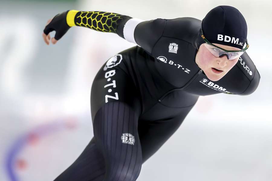 Esther Kiel heeft de derde wedstrijd in de Grand Prix op natuurijs gewonnen