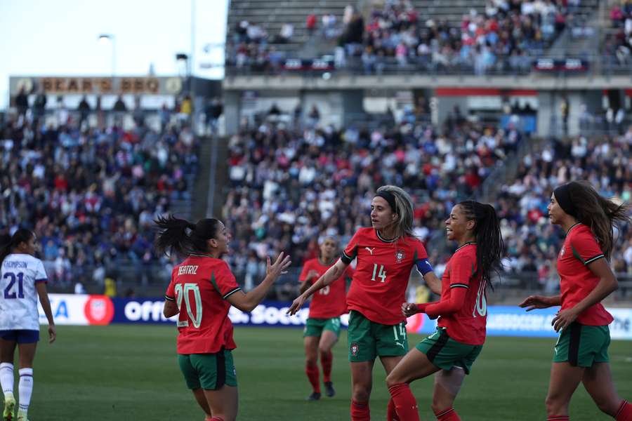 Jogadoras da Seleção festejam golo Jogadoras da Seleção festejam golo