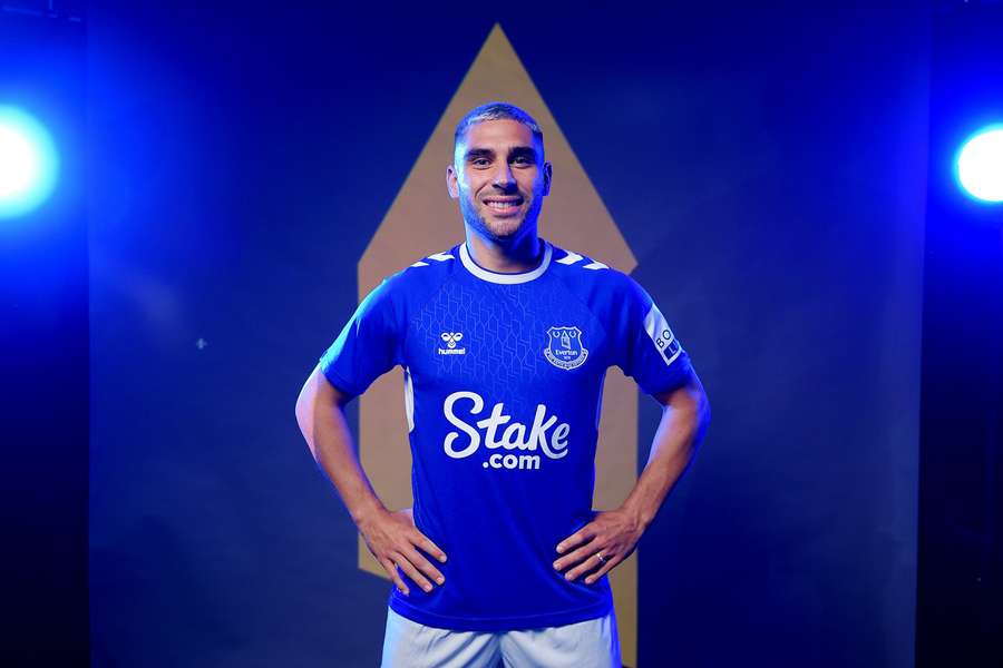 Neal Maupay has signed a three-year deal with Everton