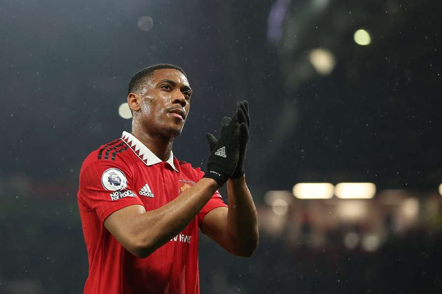 Ten Hag says he wants to keep Martial at the club