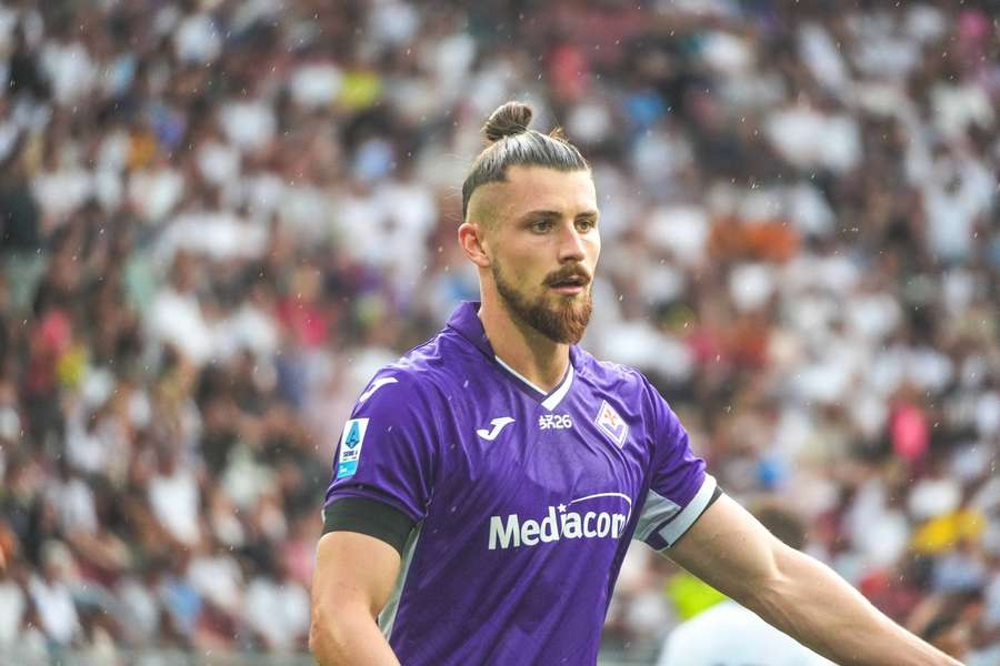Radu Drăgușin, remarcat în presa italiană după assist-ul reușit pentru Fiorentina Radu Drăgușin, remarcat în presa italiană după assist-ul reușit pentru Fiorentina