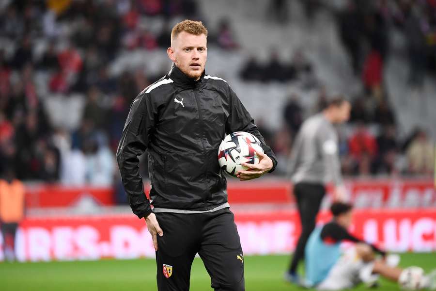 Still agrees contract with Southampton