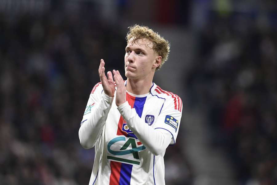 Karabec strávil sezonu na hostování v Olympique Lyon. Karabec strávil sezonu na hostování v Olympique Lyon.