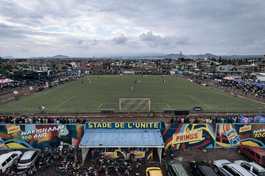 O Stade de l'Unité em Goma encheu para receber as partidas