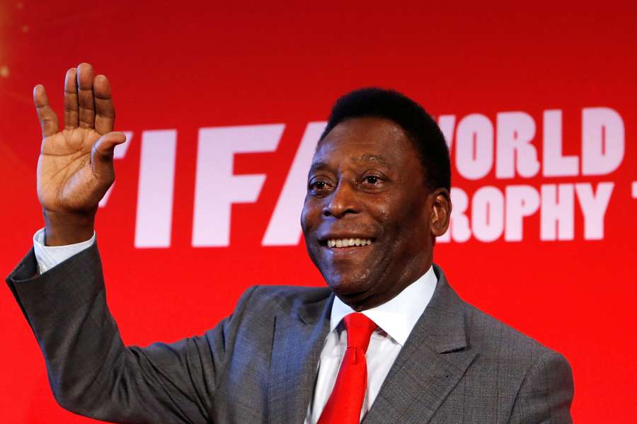 Pele reportedly under palliative care in hospital amid cancer battle, but 'remains strong'