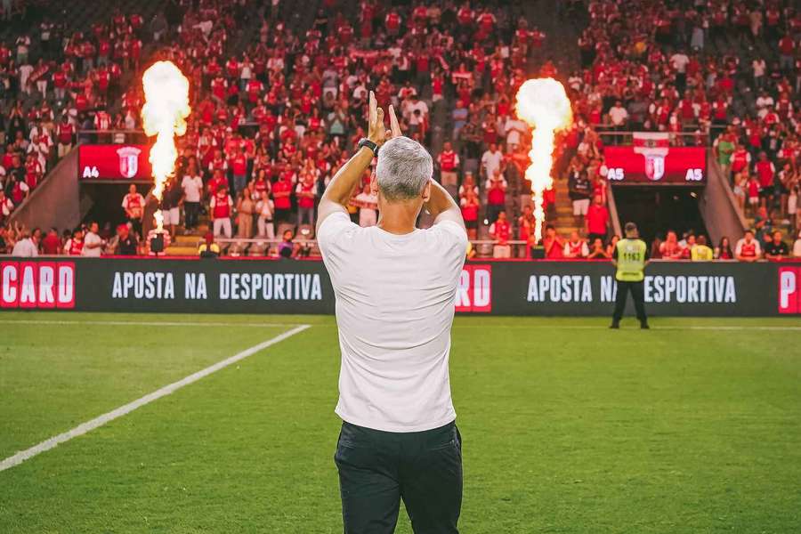 Carlos Vicens quer equipa agressiva para entrar a ganhar