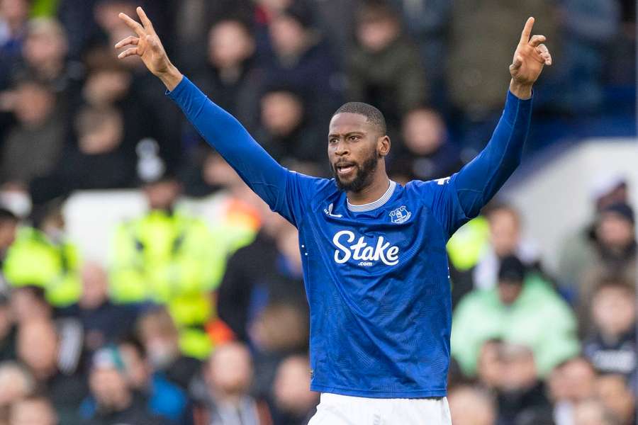 Beto em destaque ao serviço do Everton