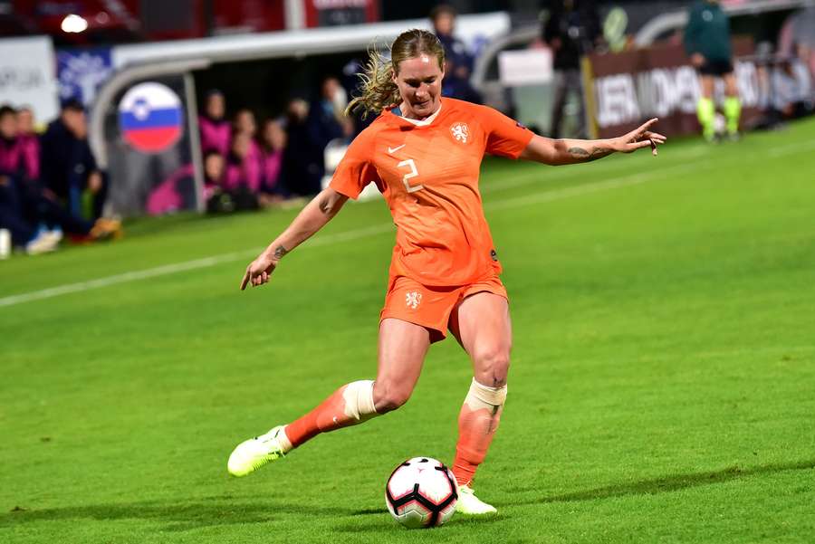 Desiree van Lunteren voetbalt ook volgend seizoen voor AZ