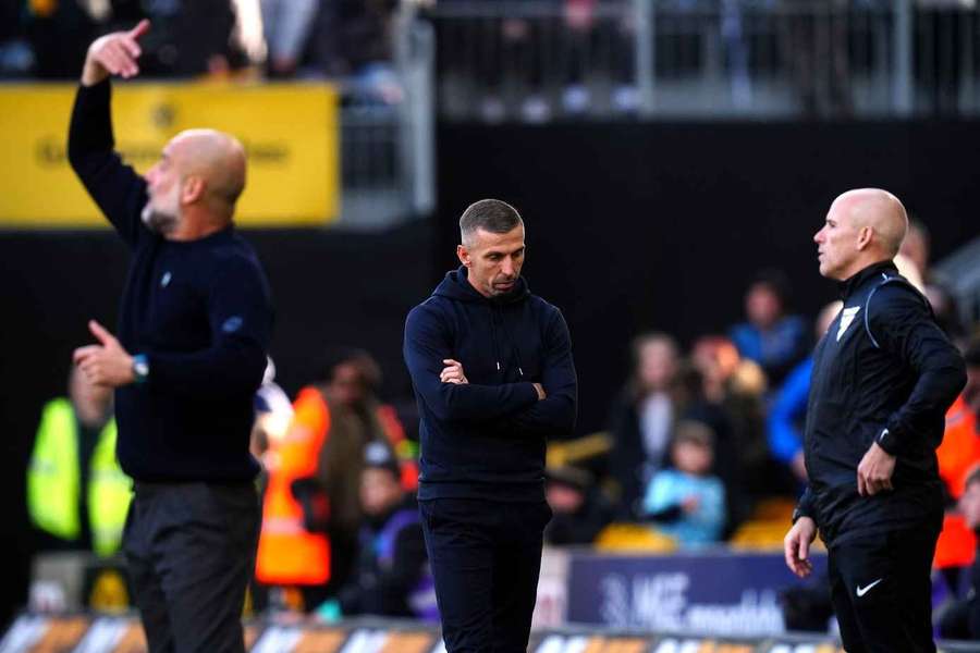 Een teneergeslagen Gary O'Neil na het late doelpunt van John Stones