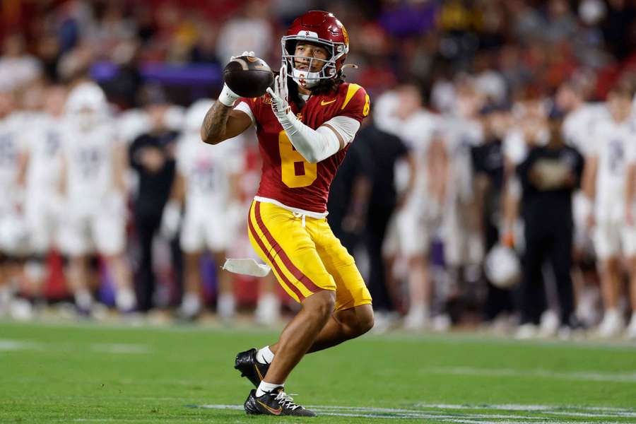 USC's Makai Lemon catches a pass (2025) USC's Makai Lemon catches a pass (2025)