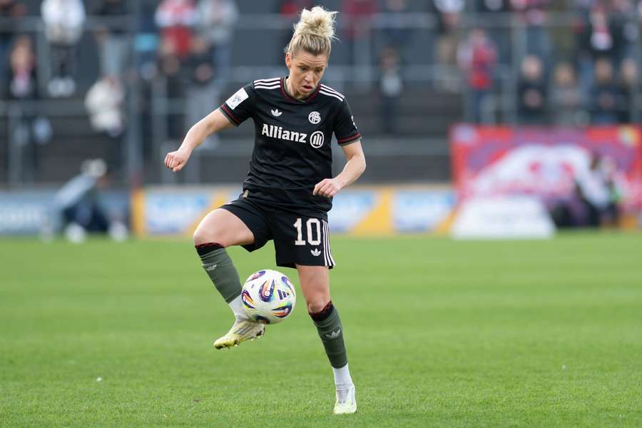 Langfristig gebunden: FC Bayern verlängert mit Nationalspielerin Dallmann