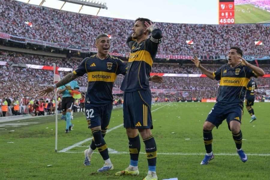 Paredes celebra un gol Paredes celebra un gol