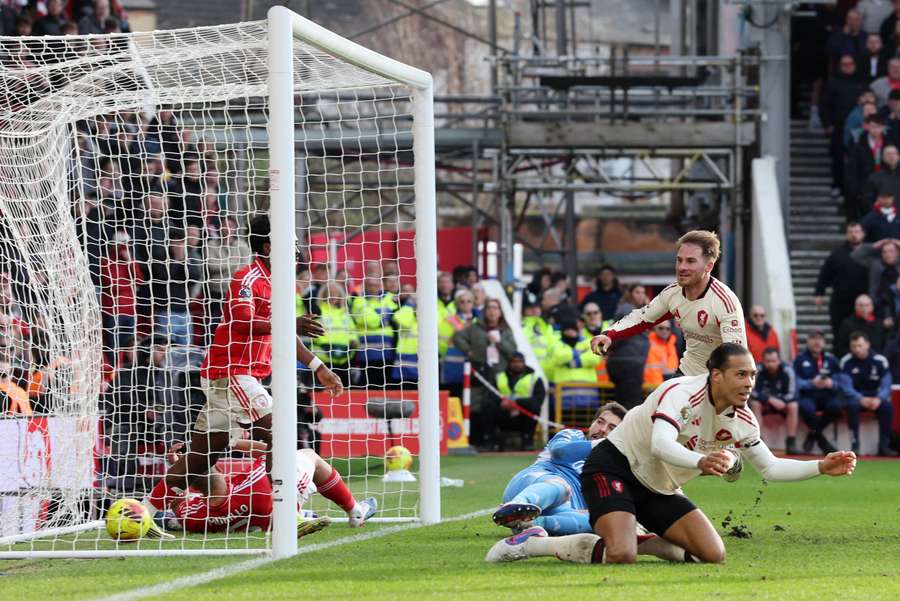 Liverpool sa teší z troch bodov. Liverpool sa teší z troch bodov.