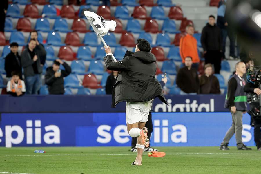 Comert defends crazy Valencia celebrations at furious Levante Comert defends crazy Valencia celebrations at furious Levante