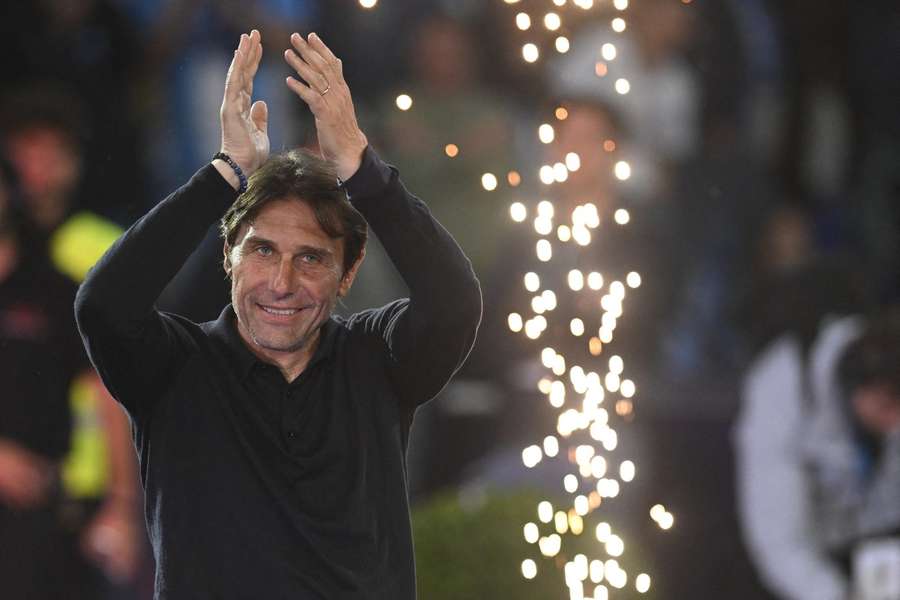 Conte to inform Napoli president De Laurentiis of exit decision