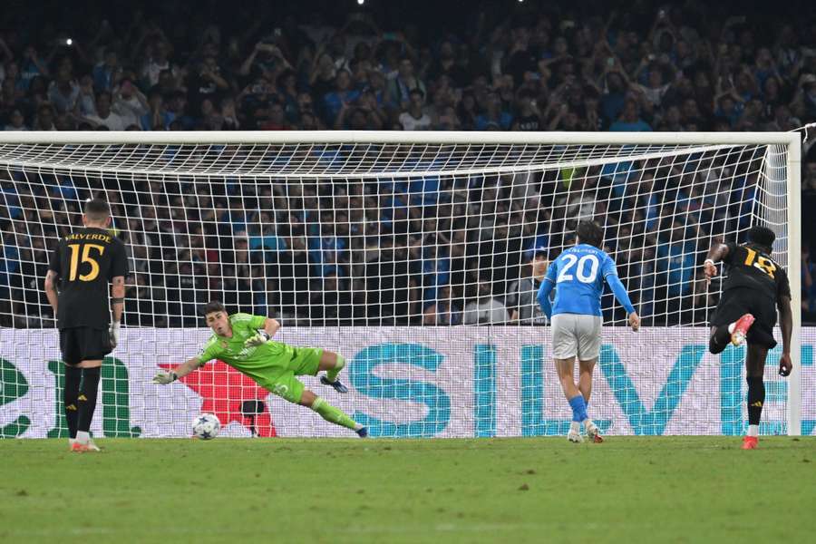 Napoli's Polish midfielder #20 Piotr Zielinski scores a penalty