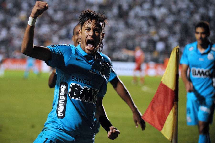 La camiseta turquesa que triunfó con Neymar en el Santos en 2012