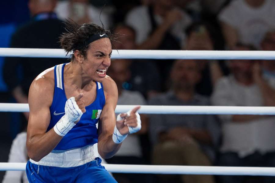 Imane Khelif celebra a vitória