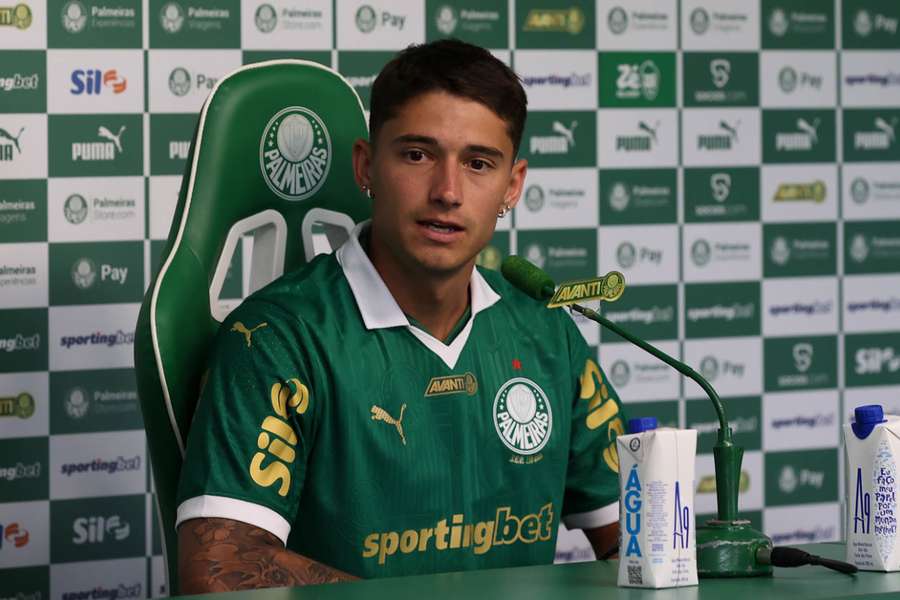 Jogador da seleção uruguaia chega ao Palmeiras com altas expectativas