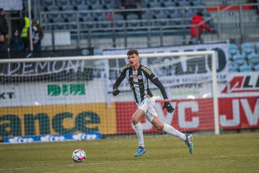 Přestupy ONLINE: Feyenoord už hledá náhradu za Hancka, Líšeň ulovila talent do obrany