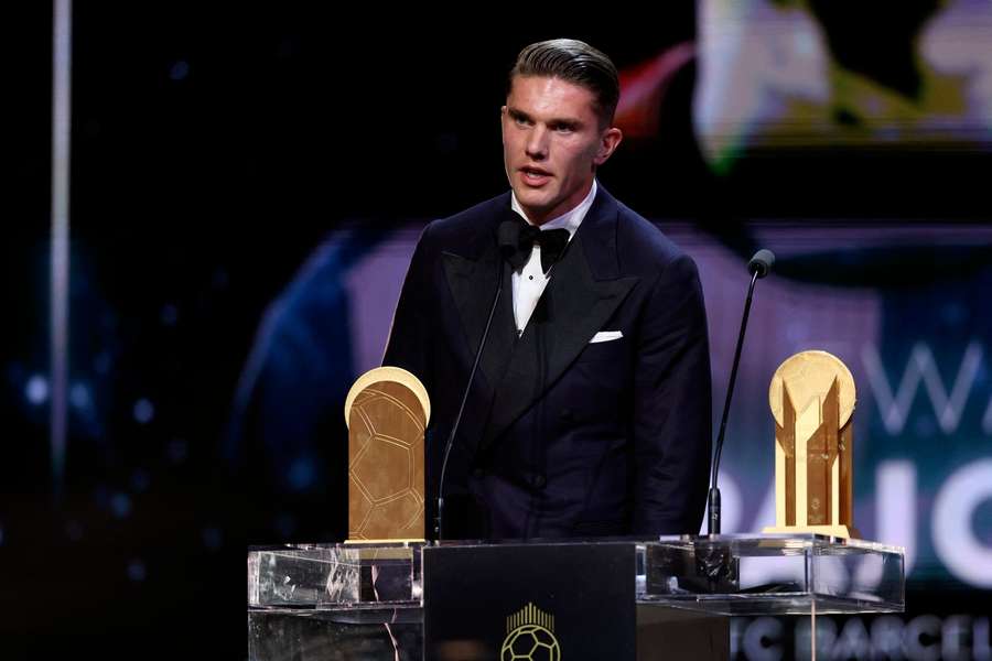 Viktor Gyokeres with the Gerd Muller Award