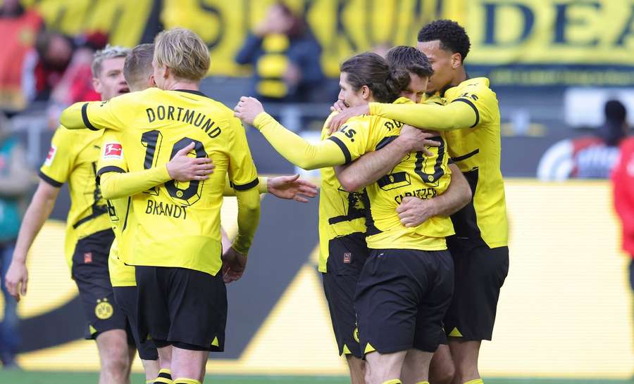 Dortmund players celebrate after Füllkrug scored against Leverkusen