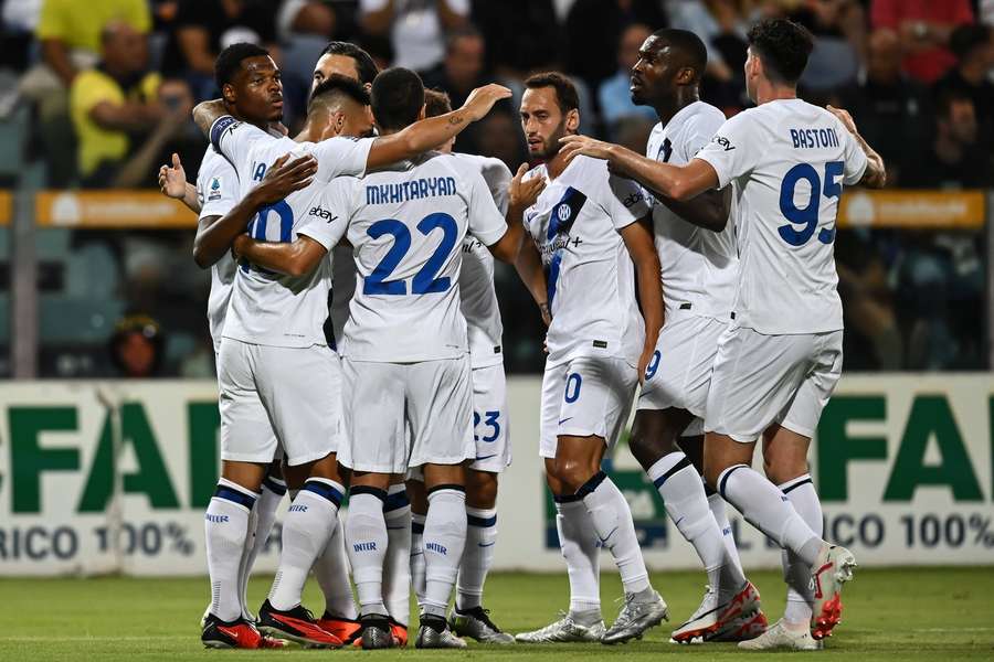 Inter viert Dumfries' openingstreffer tegen Cagliari