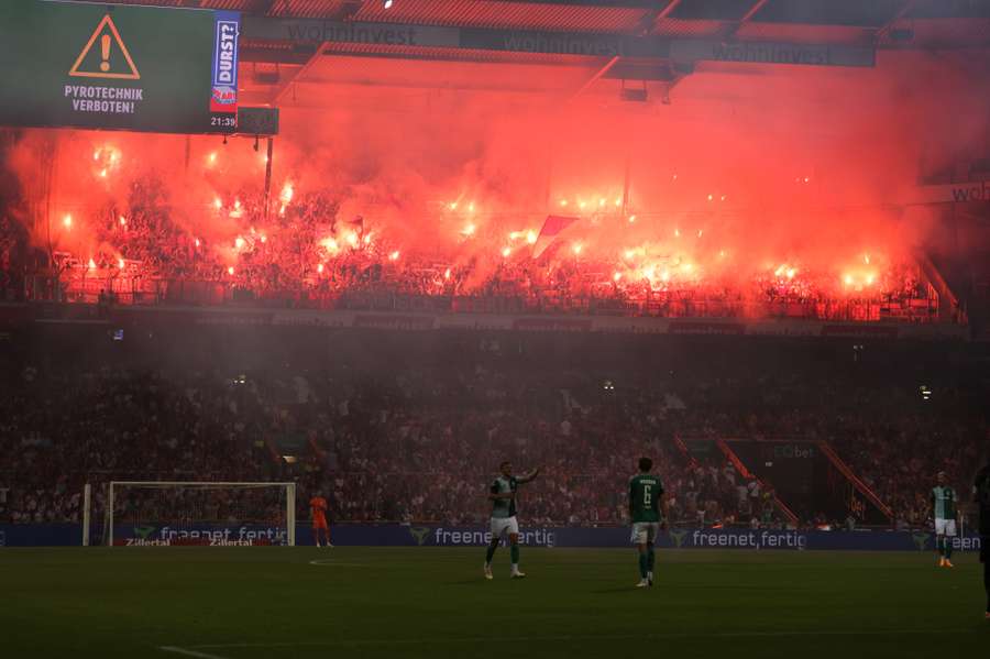 A média do preço do ingresso na Bundesliga é 135 euros por jogo