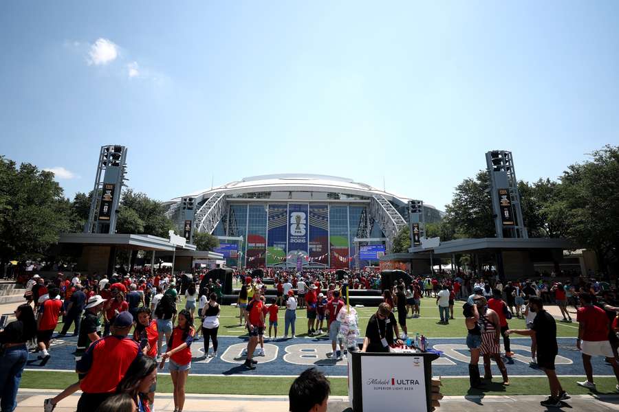 A chegada ao Dallas Stadium para Portugal e Espanha