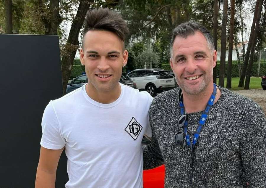 Mariano González, con Lautaro Martínez en Milán
