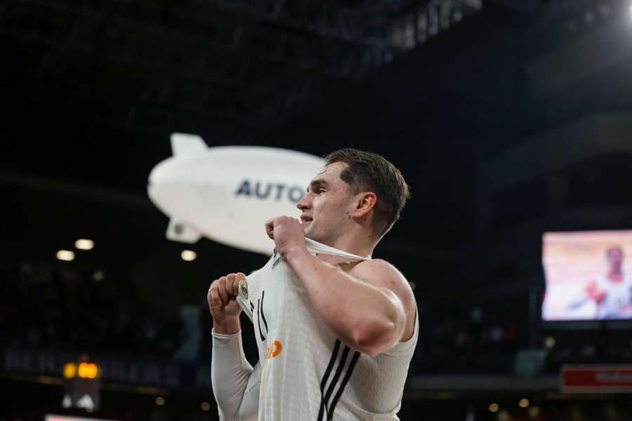 Mario Hezonja celebra su canasta decisiva