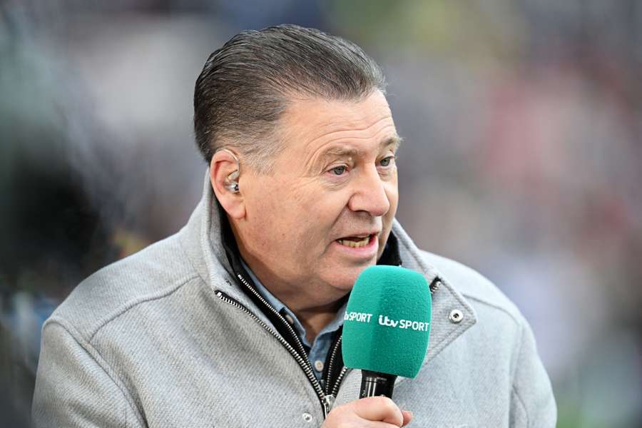 Chris Waddle pousse un coup de gueule. Chris Waddle pousse un coup de gueule.